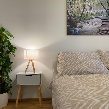 55 M2 Stylish Apartment With Balcony & Parking Wenen Buitenkant foto