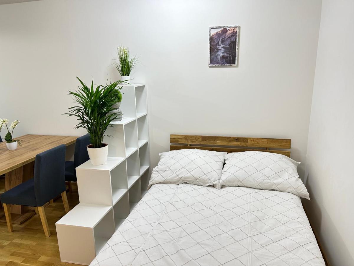 55 M2 Stylish Apartment With Balcony & Parking Wenen Buitenkant foto