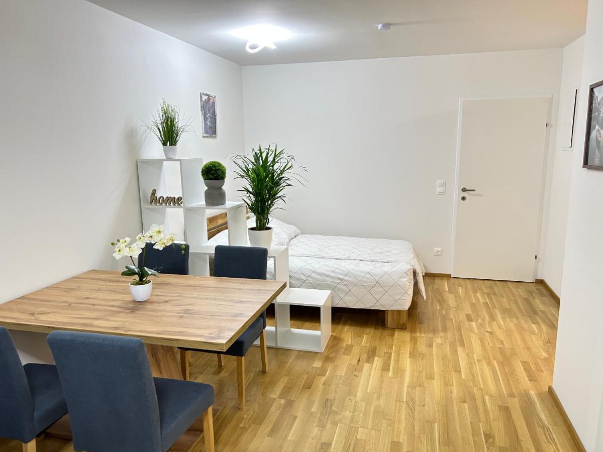 55 M2 Stylish Apartment With Balcony & Parking Wenen Buitenkant foto