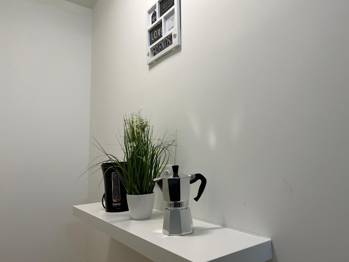 55 M2 Stylish Apartment With Balcony & Parking Wenen Buitenkant foto