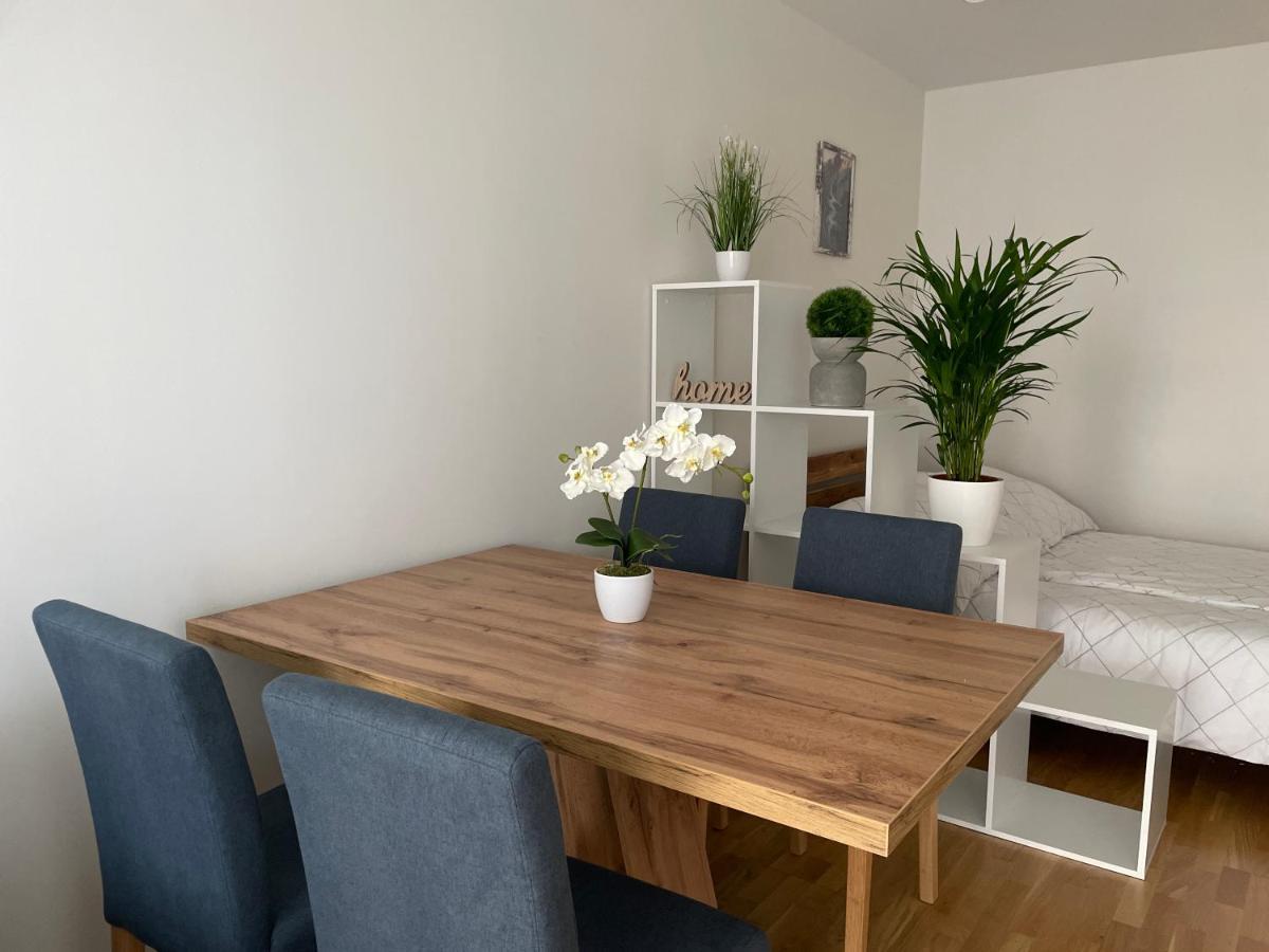 55 M2 Stylish Apartment With Balcony & Parking Wenen Buitenkant foto